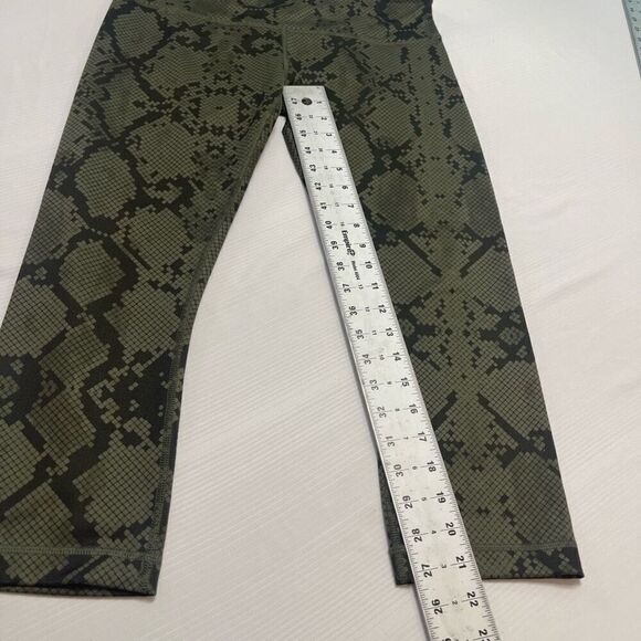 Lululemon Wunder Under 10 Green Snakeskin Luxtreme Crop RARE - Picture 6 of 11